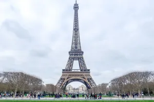 एफिल टावर: पेरिस का गौरव, इतिहास और रोचक तथ्य! History and Interesting Facts of Eiffel Tower
