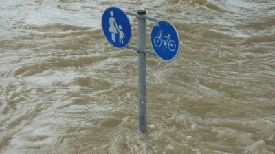 सपने में बाढ़ आना: क्या ये बदलाव का संकेत है या डर का प्रतीक? Seeing Flood in Dreams Meanings