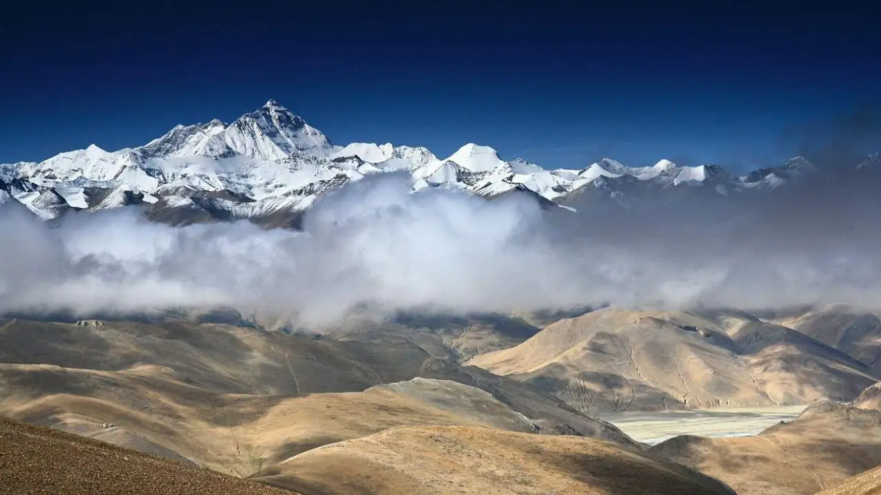 एवरेस्ट की चोटी: साहस, चुनौती और रहस्य!...